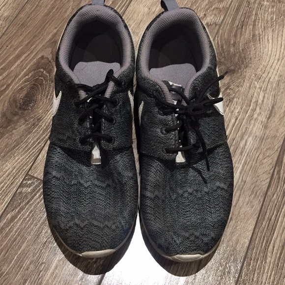 Nike Roshe One Sneakers - Picture 2 of 3